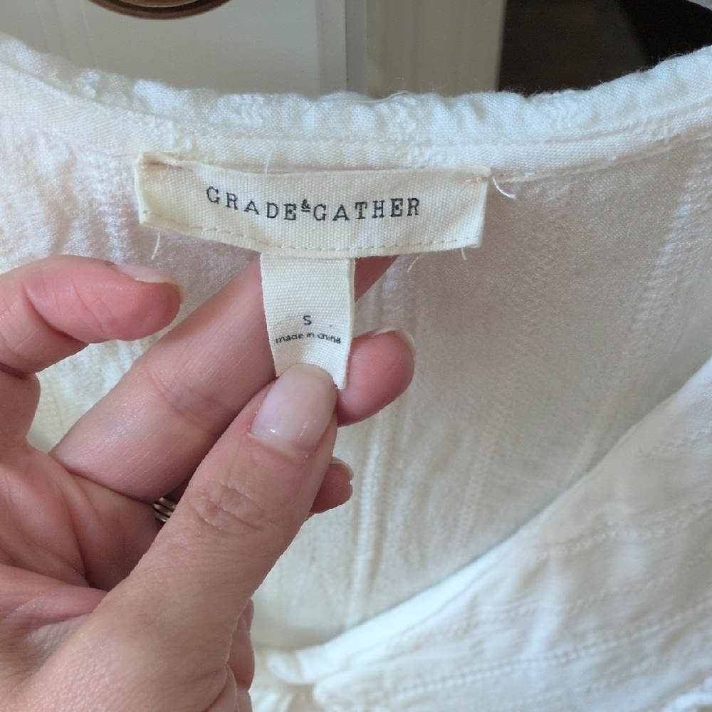White Women's Top with Ruffled Collar - Picture 2 of 5